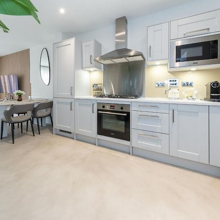 Cozen Villa Edgware Екстериор снимка