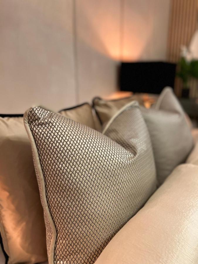 Cozen Villa Edgware Екстериор снимка