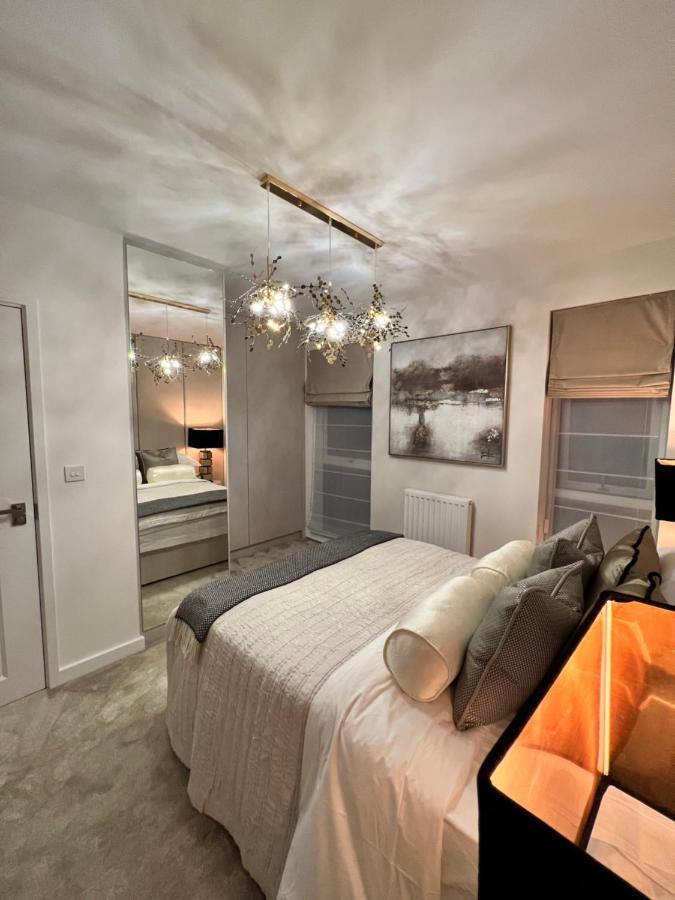 Cozen Villa Edgware Екстериор снимка