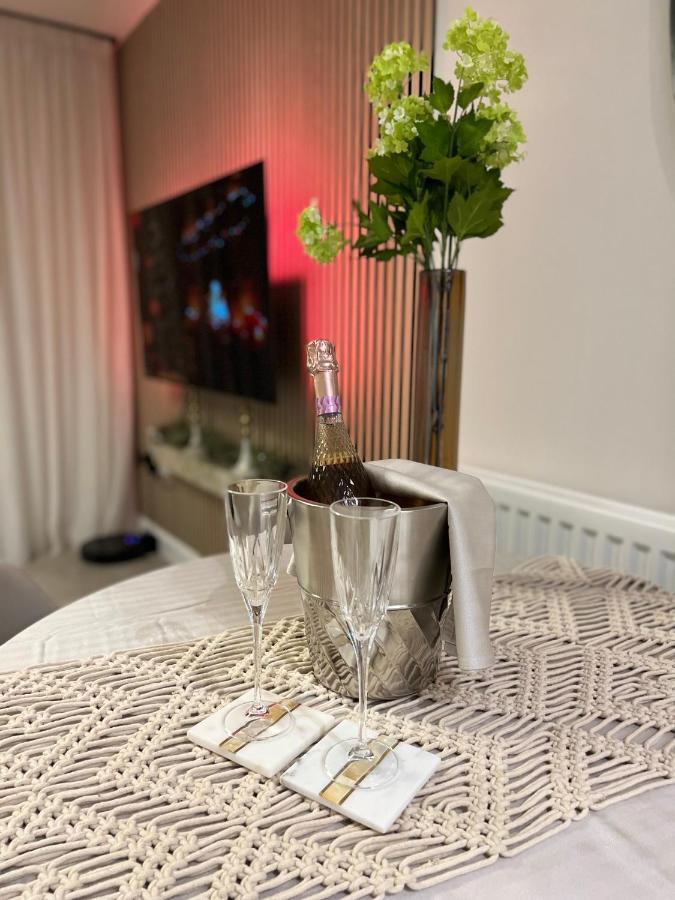 Cozen Villa Edgware Екстериор снимка