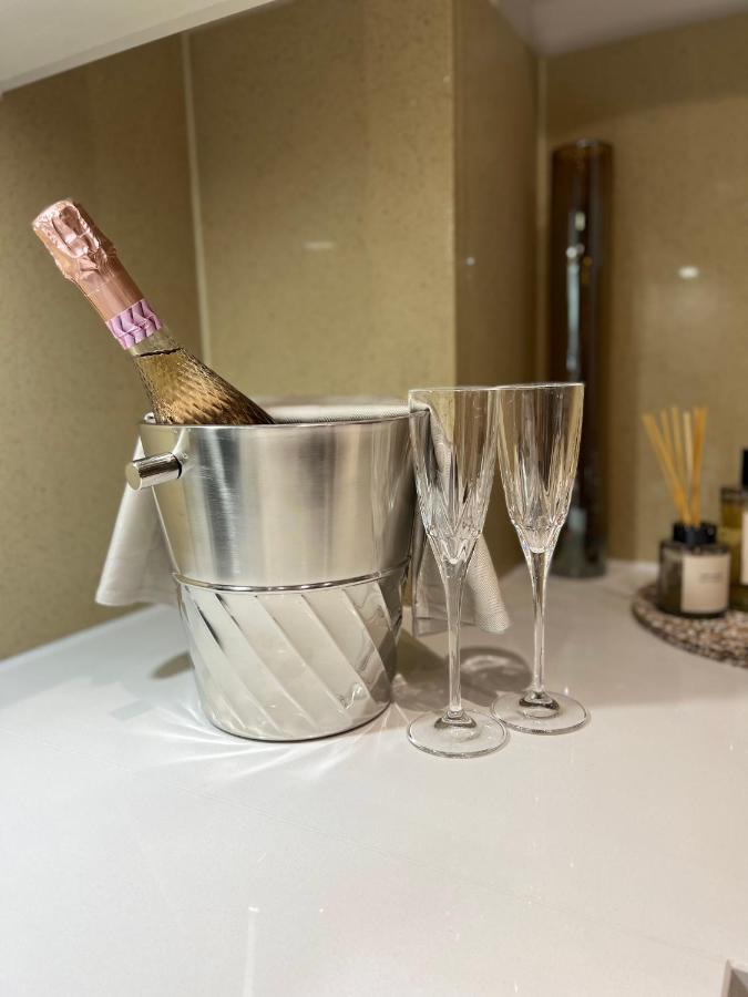 Cozen Villa Edgware Екстериор снимка