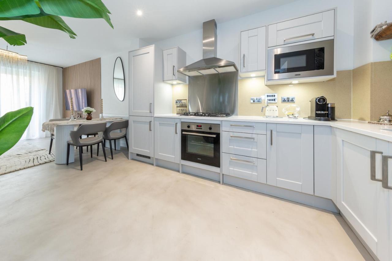 Cozen Villa Edgware Екстериор снимка