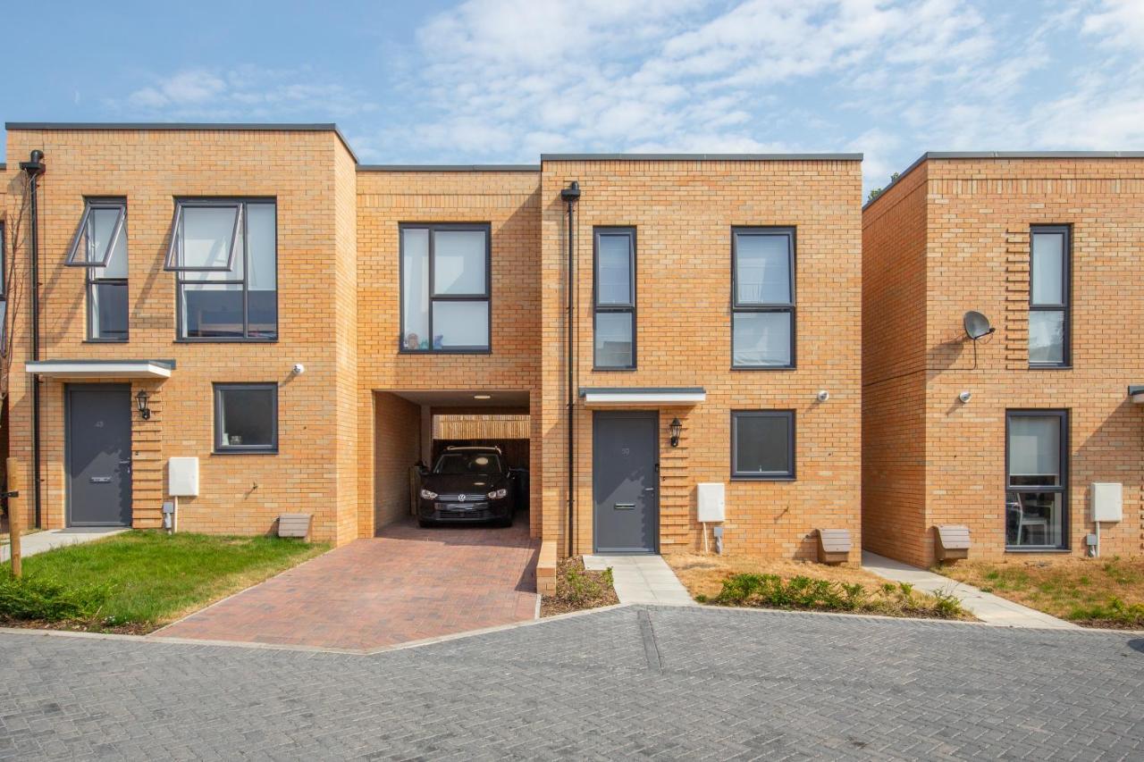 Cozen Villa Edgware Екстериор снимка