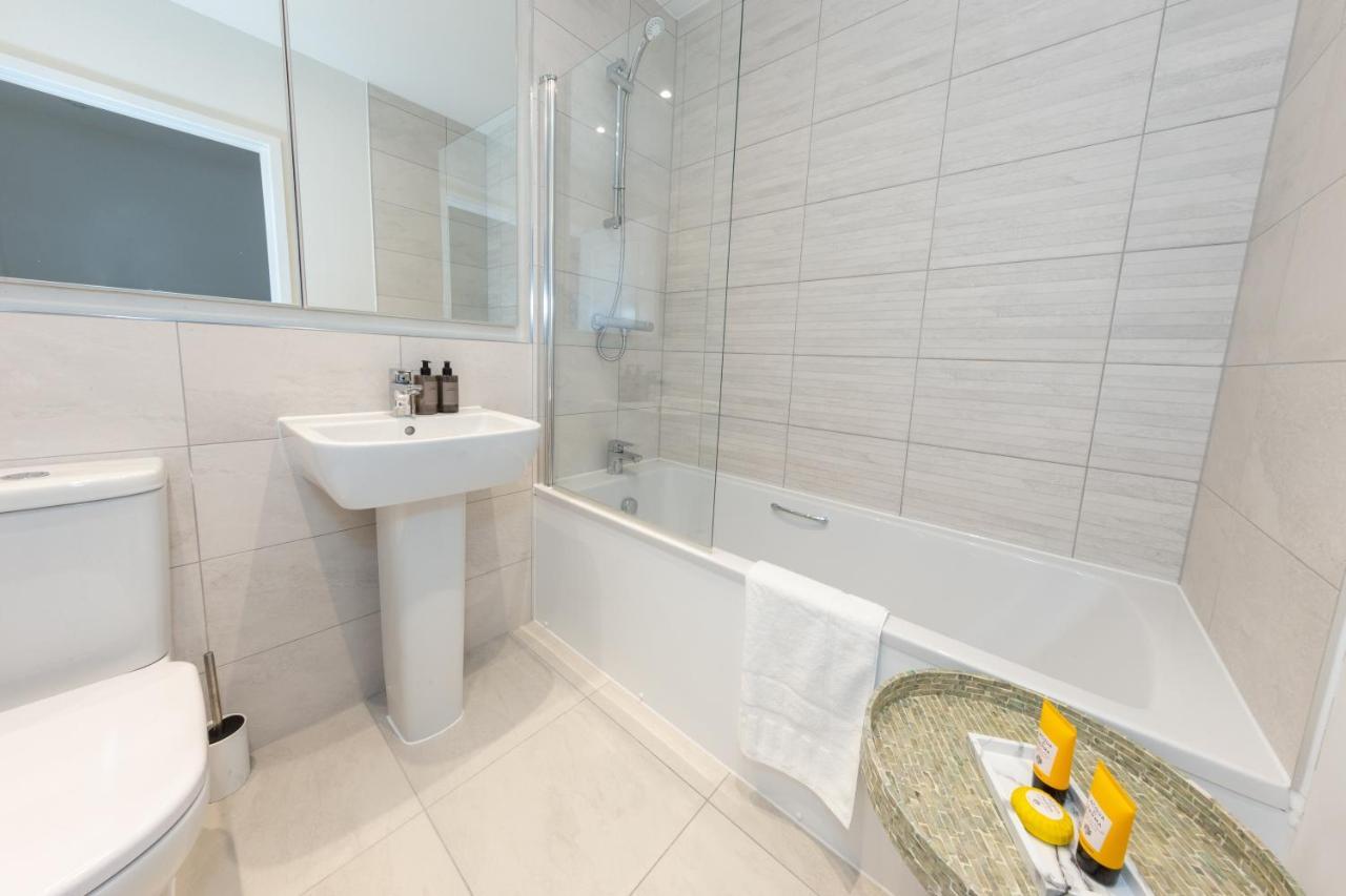 Cozen Villa Edgware Екстериор снимка