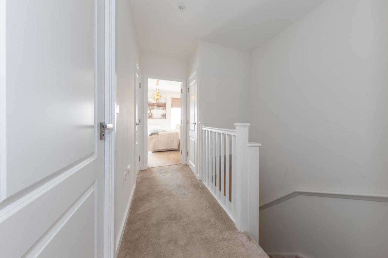 Cozen Villa Edgware Екстериор снимка