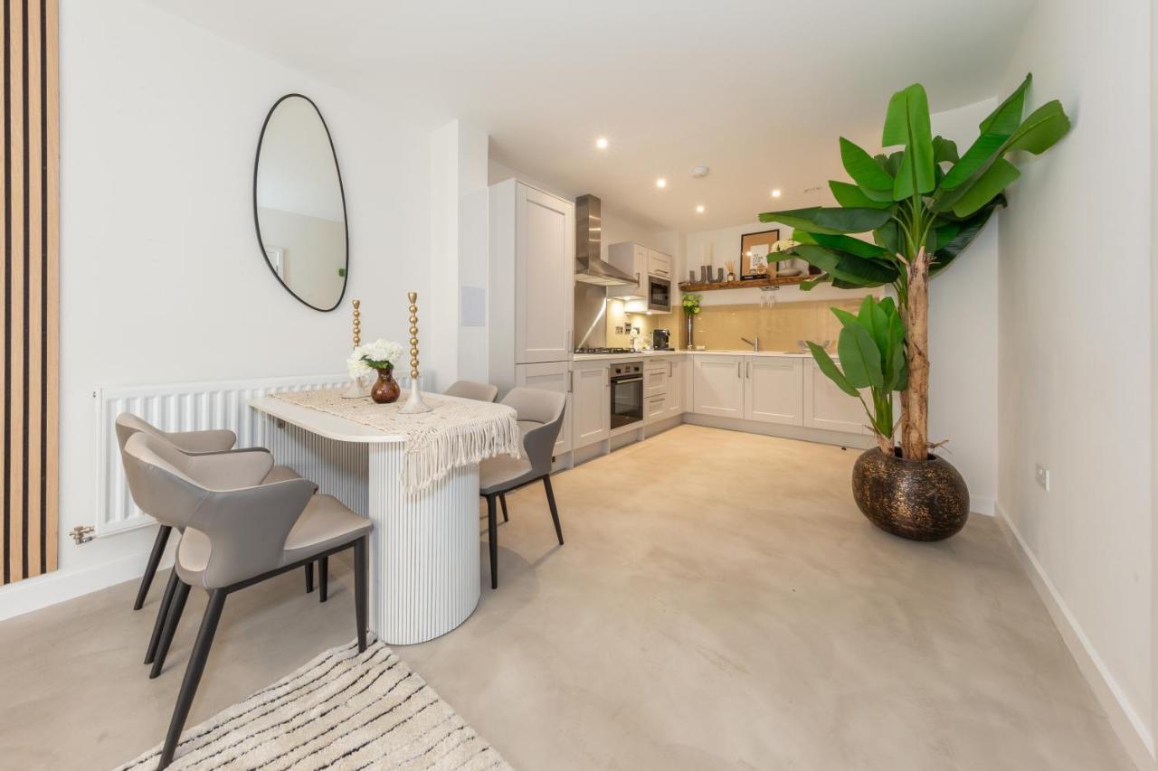 Cozen Villa Edgware Екстериор снимка