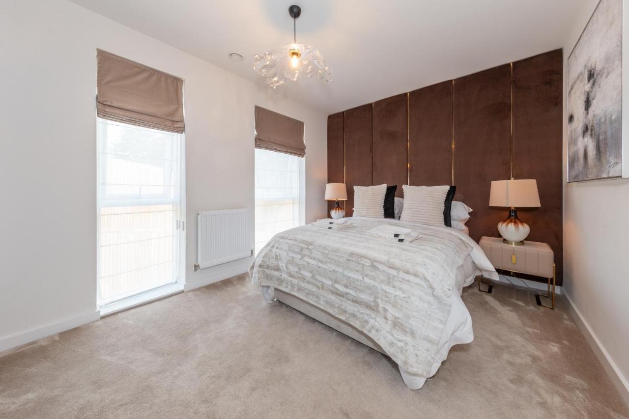 Cozen Villa Edgware Екстериор снимка