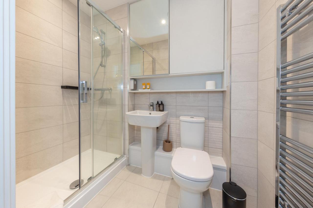 Cozen Villa Edgware Екстериор снимка