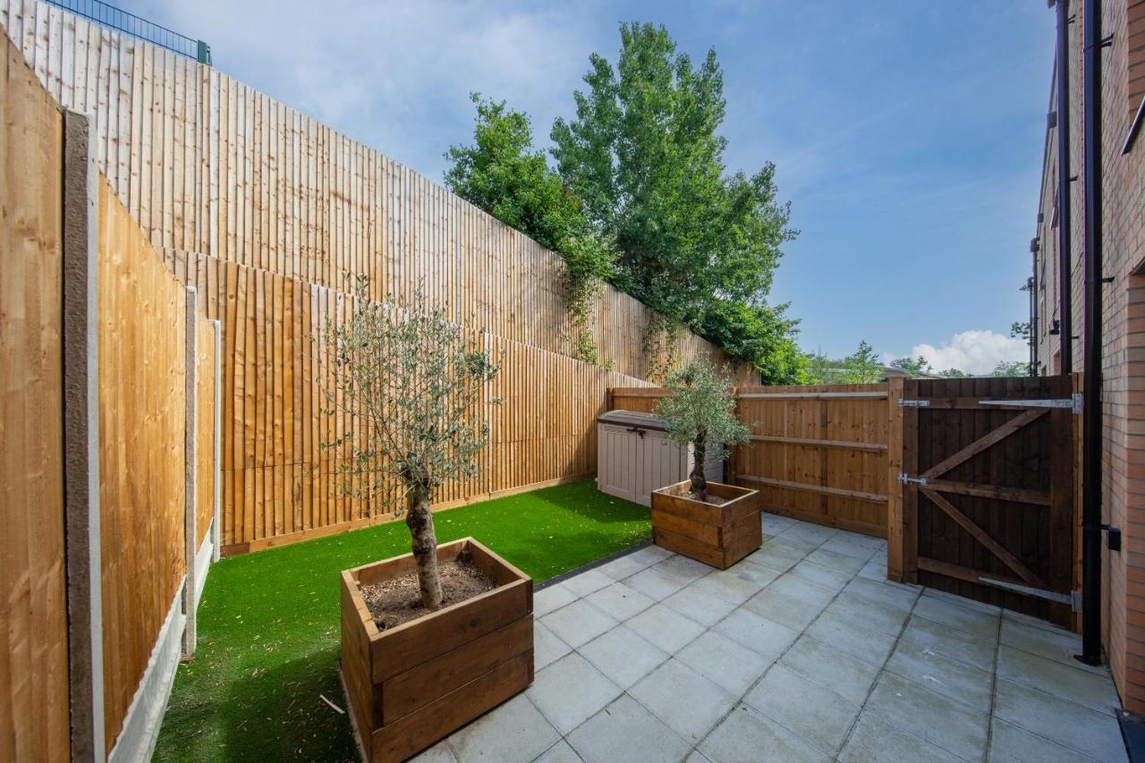 Cozen Villa Edgware Екстериор снимка